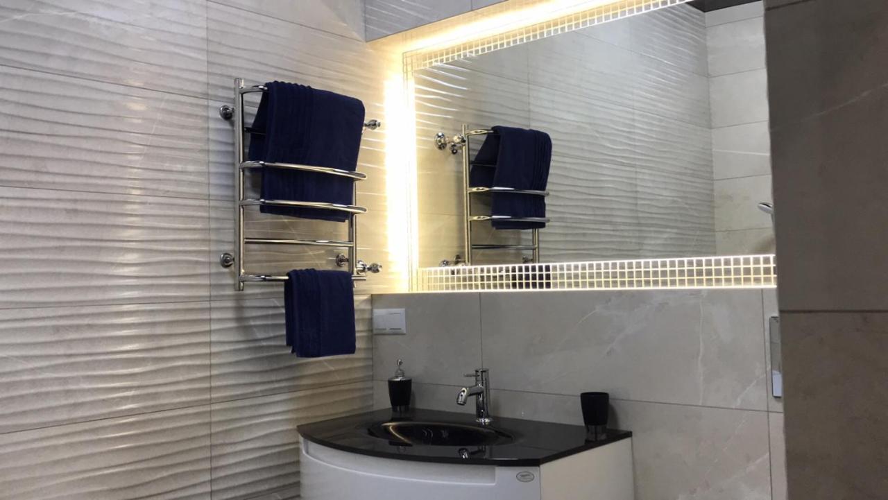 New Luxury Apartment In The Center On Konstitution Square Charkov Buitenkant foto