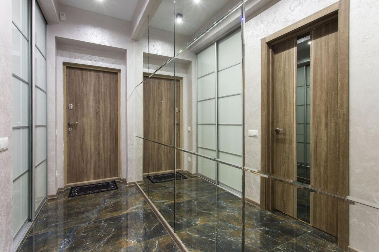 New Luxury Apartment In The Center On Konstitution Square Charkov Buitenkant foto